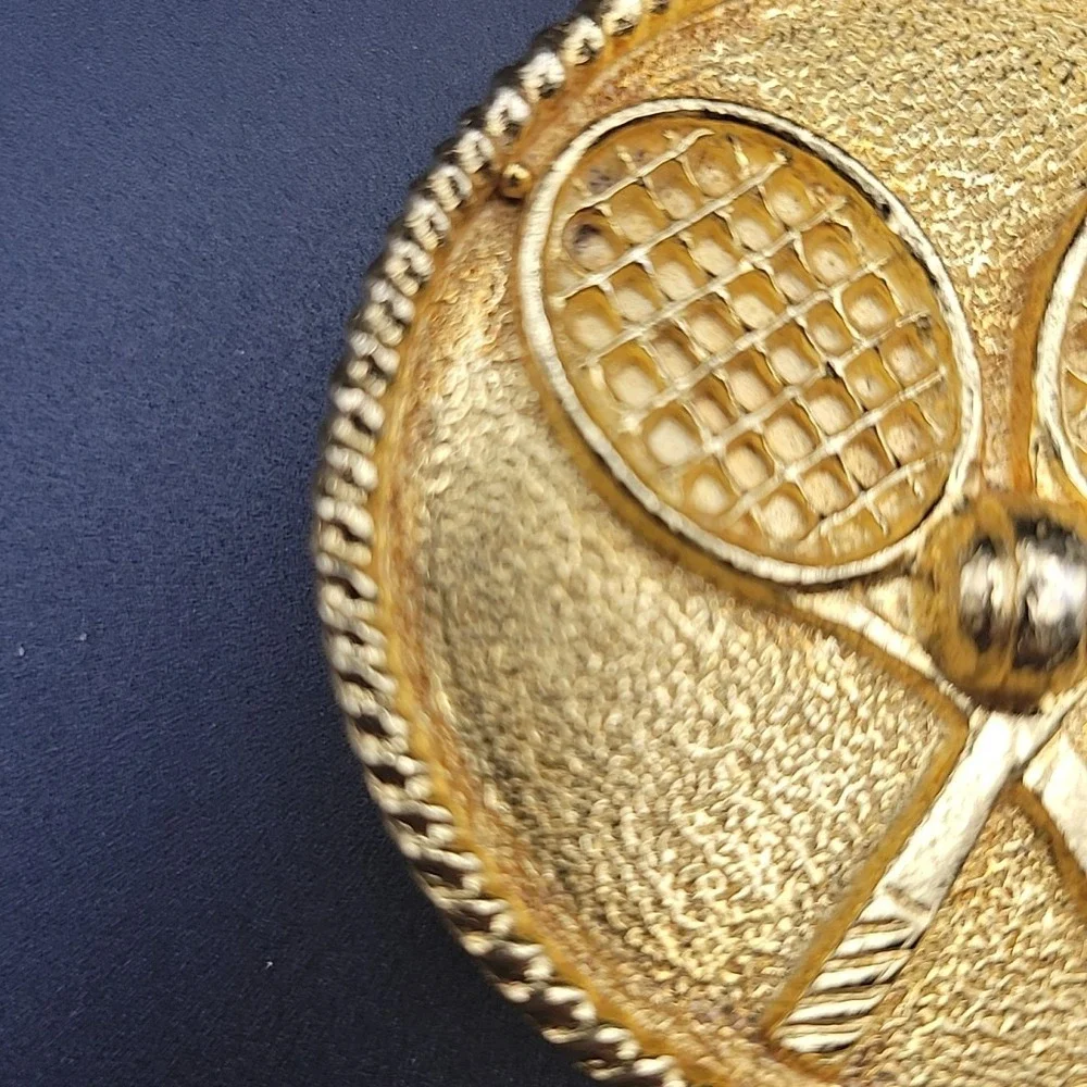 Vintage 1973 Mimi di N Gold‎ Tennis Racket Round Belt Buckle Size 2.25 Old Money